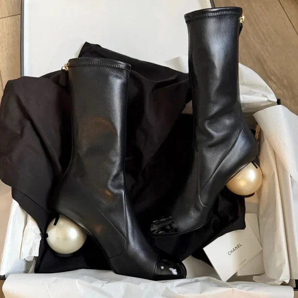 Chanel 25K Black White Pearl Ball Heel CC Logo Stretch Leather Calf Boots - Picture 2 of 8